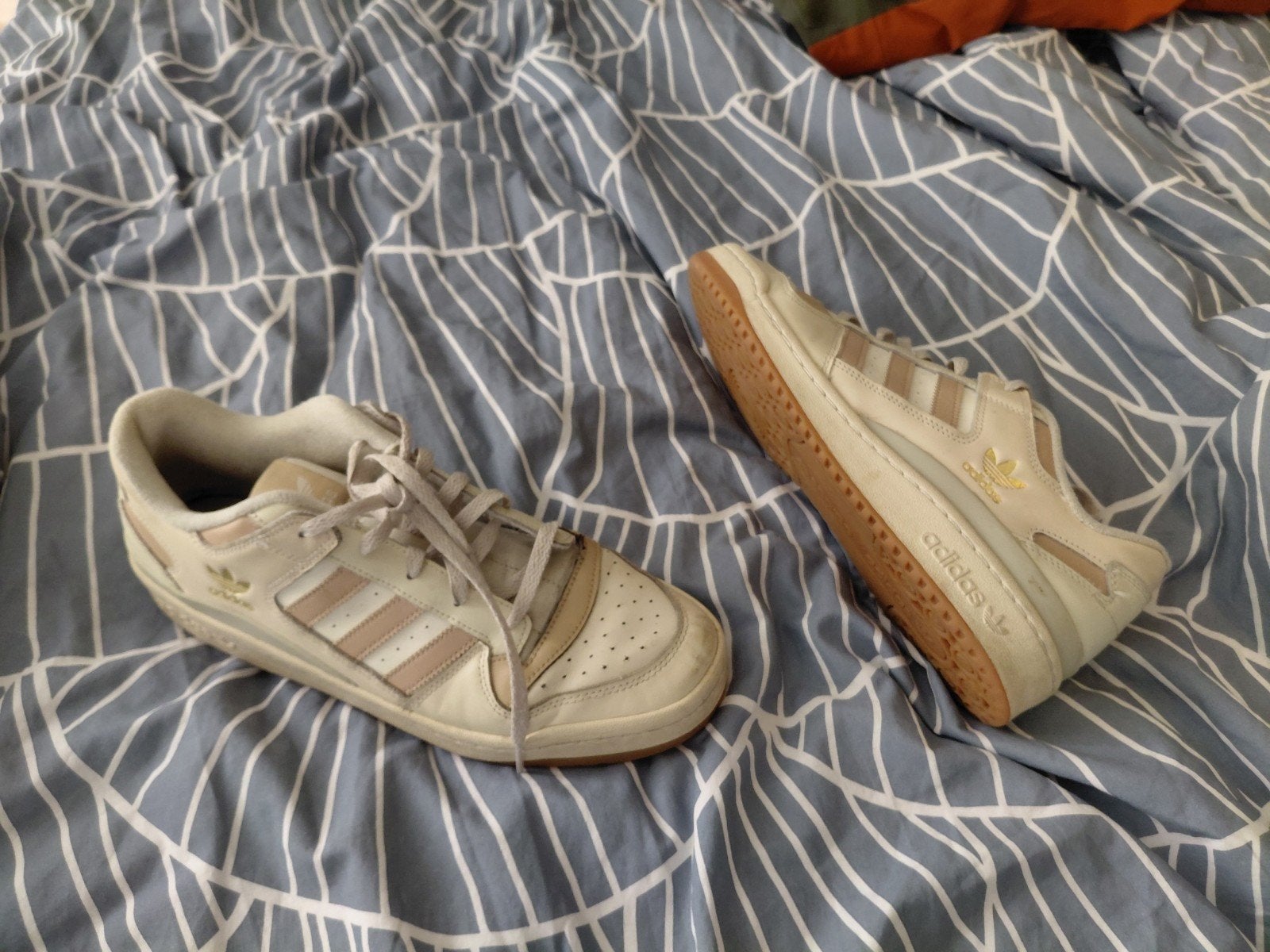 Adidas schoenen maat 45 - licht gedragen, Wit, Ophalen of Verzenden, Sneakers of Gympen, Adidas