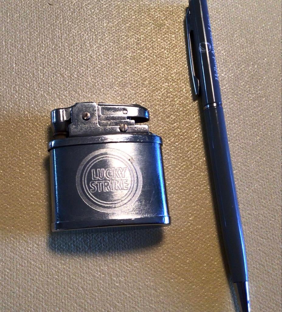 Vintage Lucky Strike Aansteker - Zeldzaam Verzamelaarsitem, Ophalen of Verzenden, Gebruikt, Aansteker