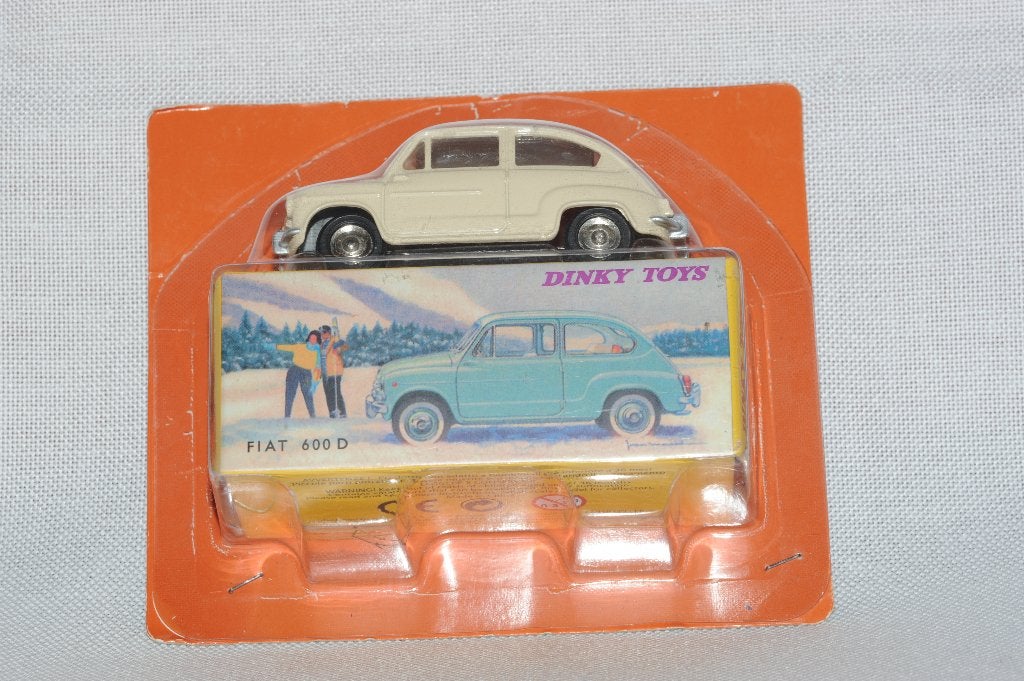 Dinky Toys Fiat 600 D 2016  no 520, Ophalen of Verzenden, Zo goed als nieuw, Auto, Dinky Toys