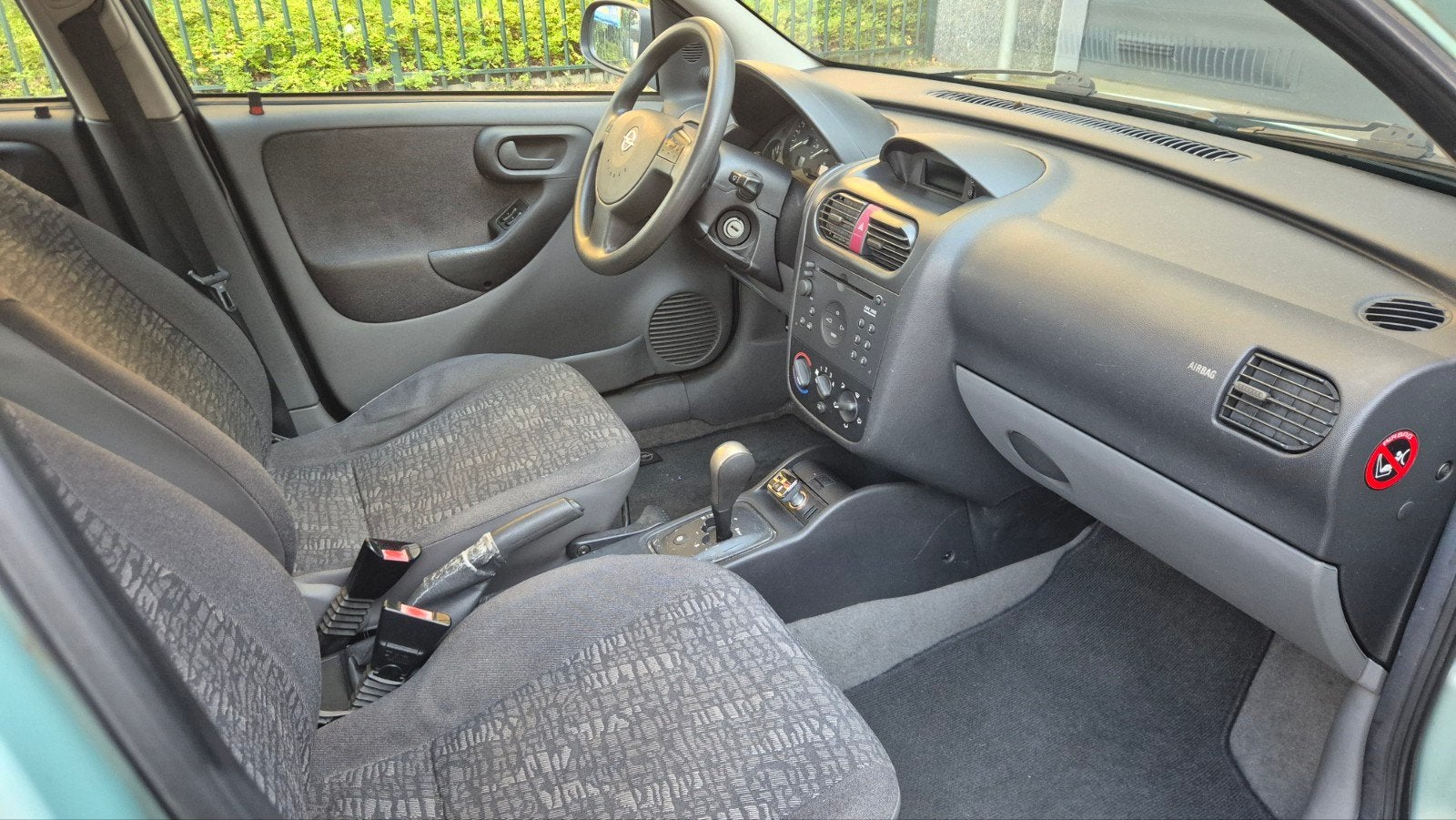 Foto 16 van Opel Corsa 1.2 5D AUTOMAAT | NIEUWE APK | DISTRIBUTIE VV