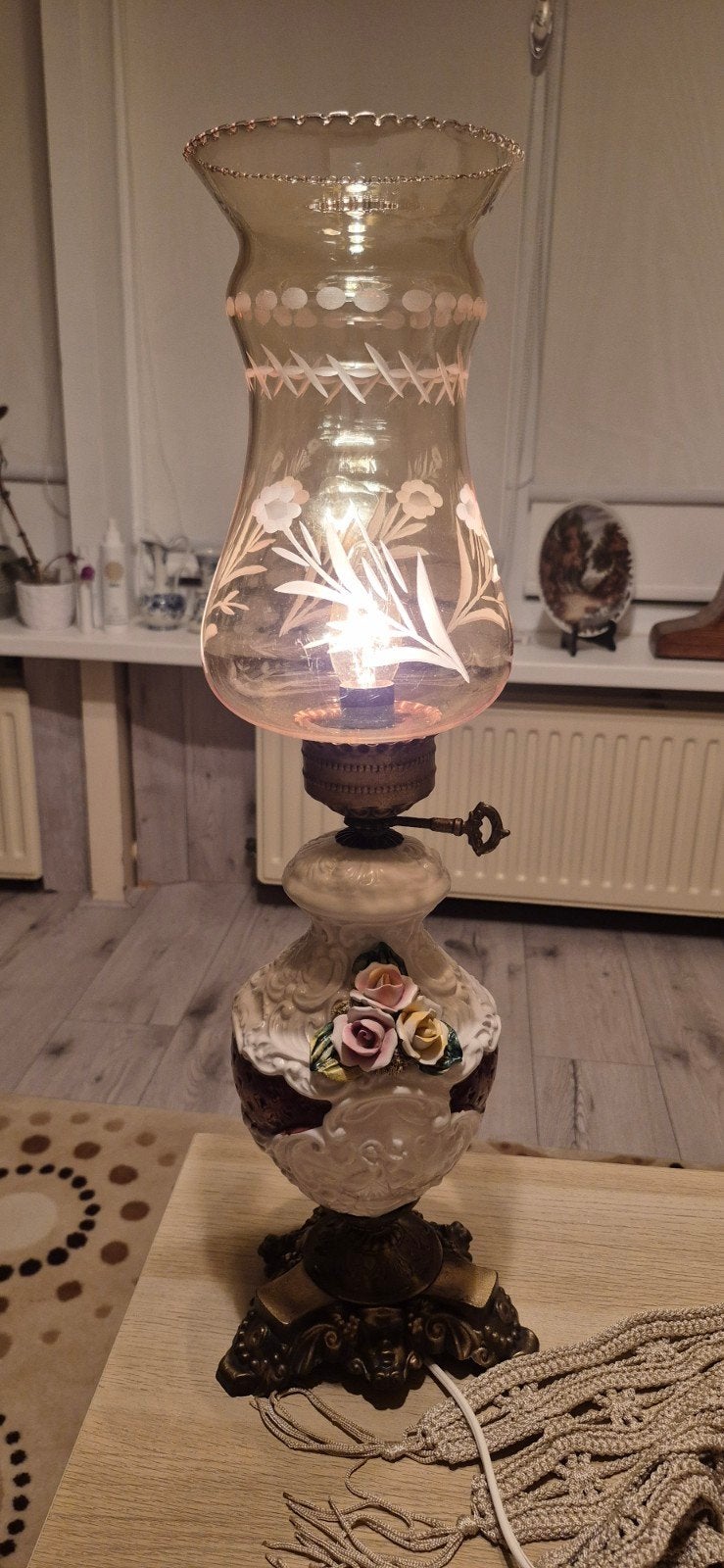 Prachtige Vintage Porseleinen Tafellamp / Olielamp model - P, Antiek en Kunst, Ophalen