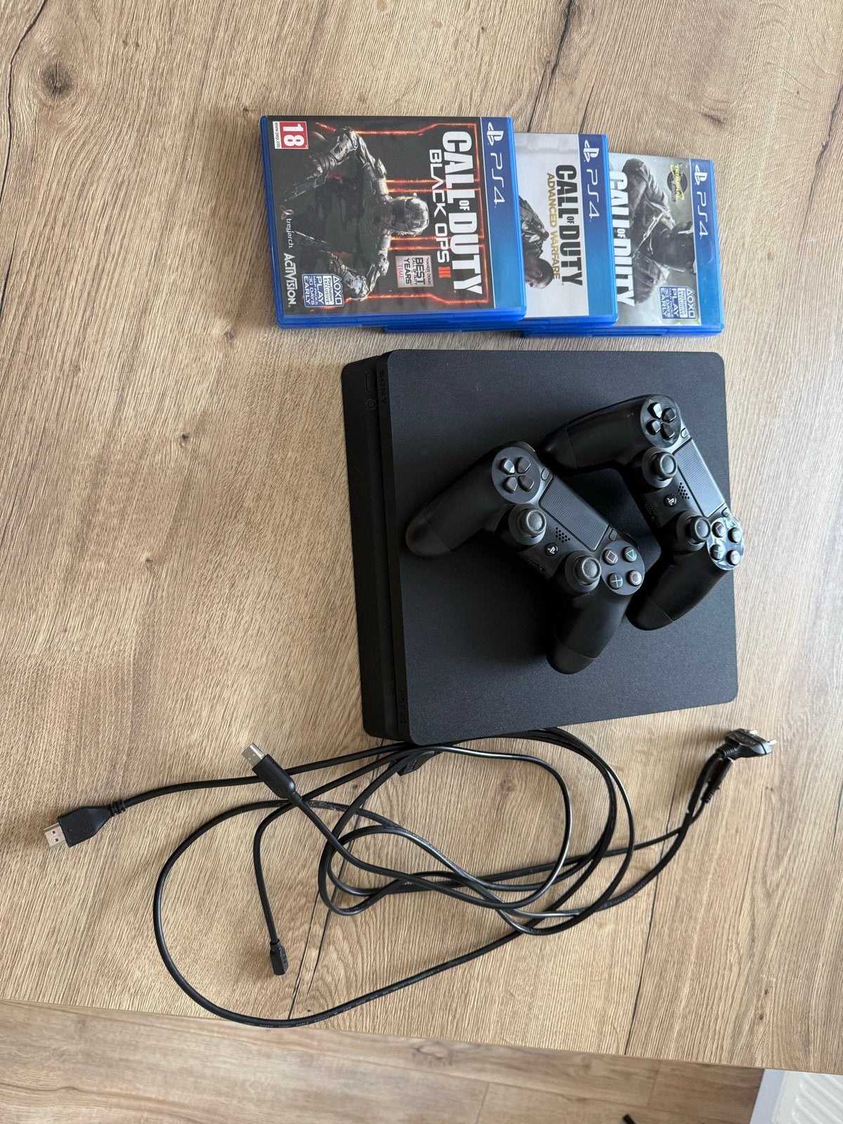 PlayStation 4 Slim met 2 controllers en 3 Call of Duty games, Met 2 controllers, Ophalen of Verzenden, Slim, 500 GB