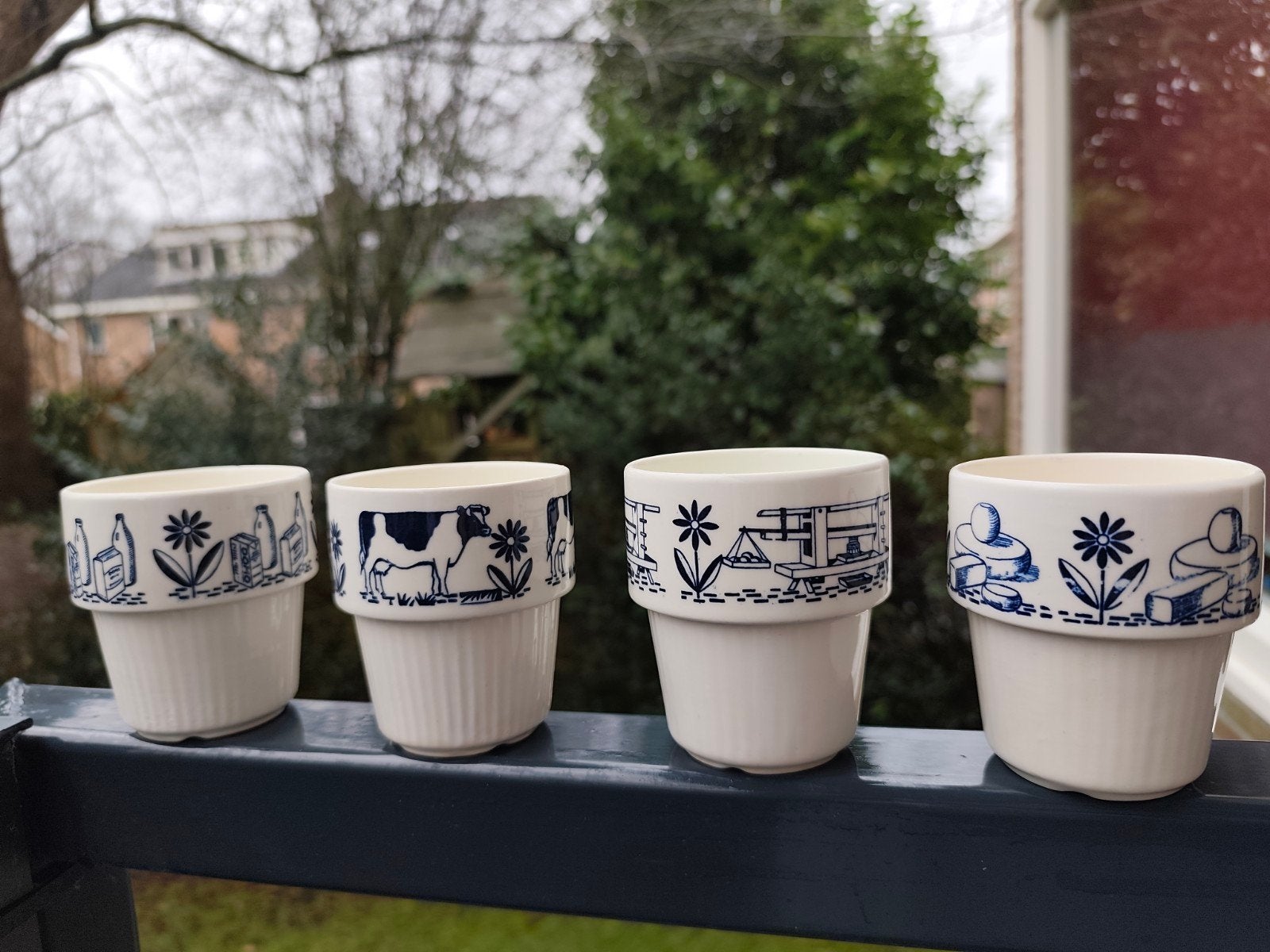 Domo Beilen 4x vintage keramieken mok, koe, kaas en melk, Gebruikt, Overige merken, Verzenden, Overige stijlen