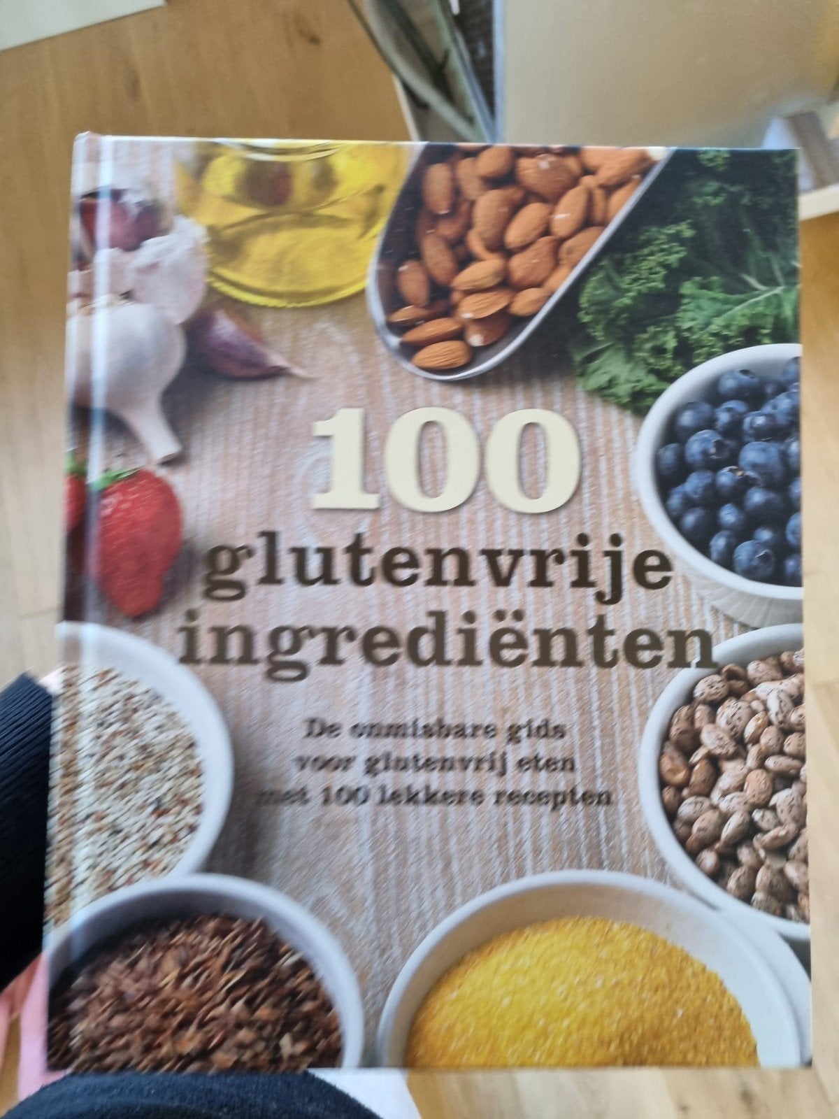 100 glutenvrije ingrediënten boek met super leuke recepten, Ophalen of Verzenden, Zo goed als nieuw