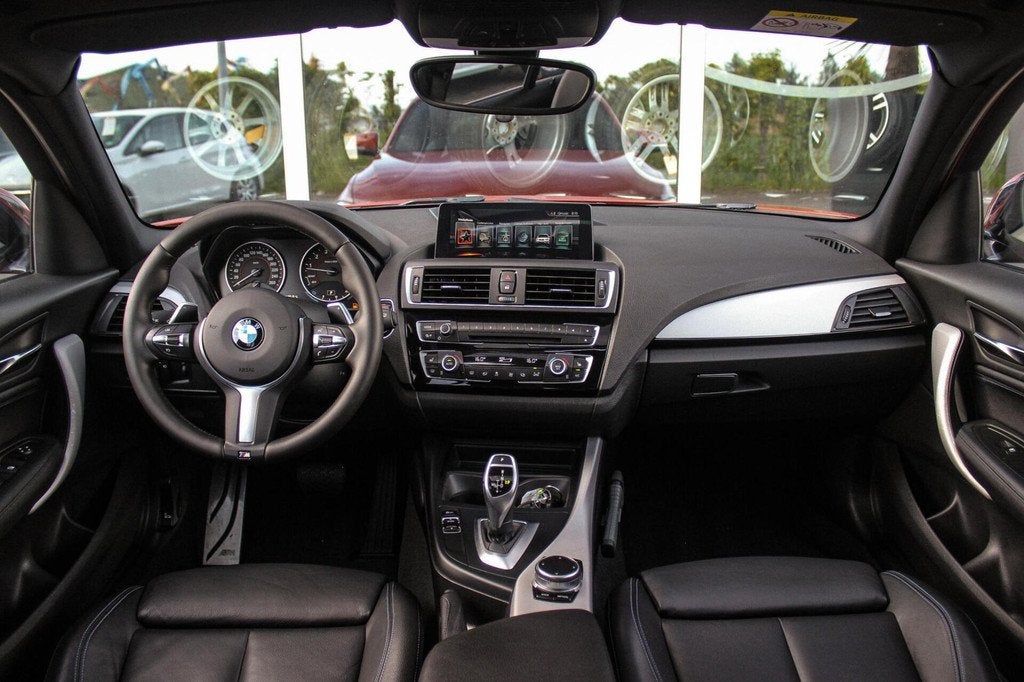 BMW 1-serie 120i Edition M Sport Shadow High Executive | Dea, Auto's, BMW, 1998 cc, Achterwielaandrijving, Gebruikt, Bedrijf