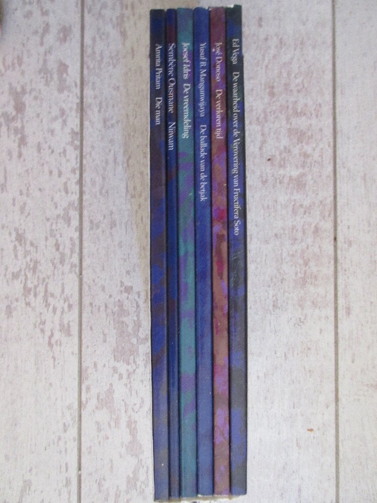 AMBO/NOVIB set kleine Internationale Literatuur boekjes., Ophalen of Verzenden, Zo goed als nieuw, Diverse auteurs, Wereld overig