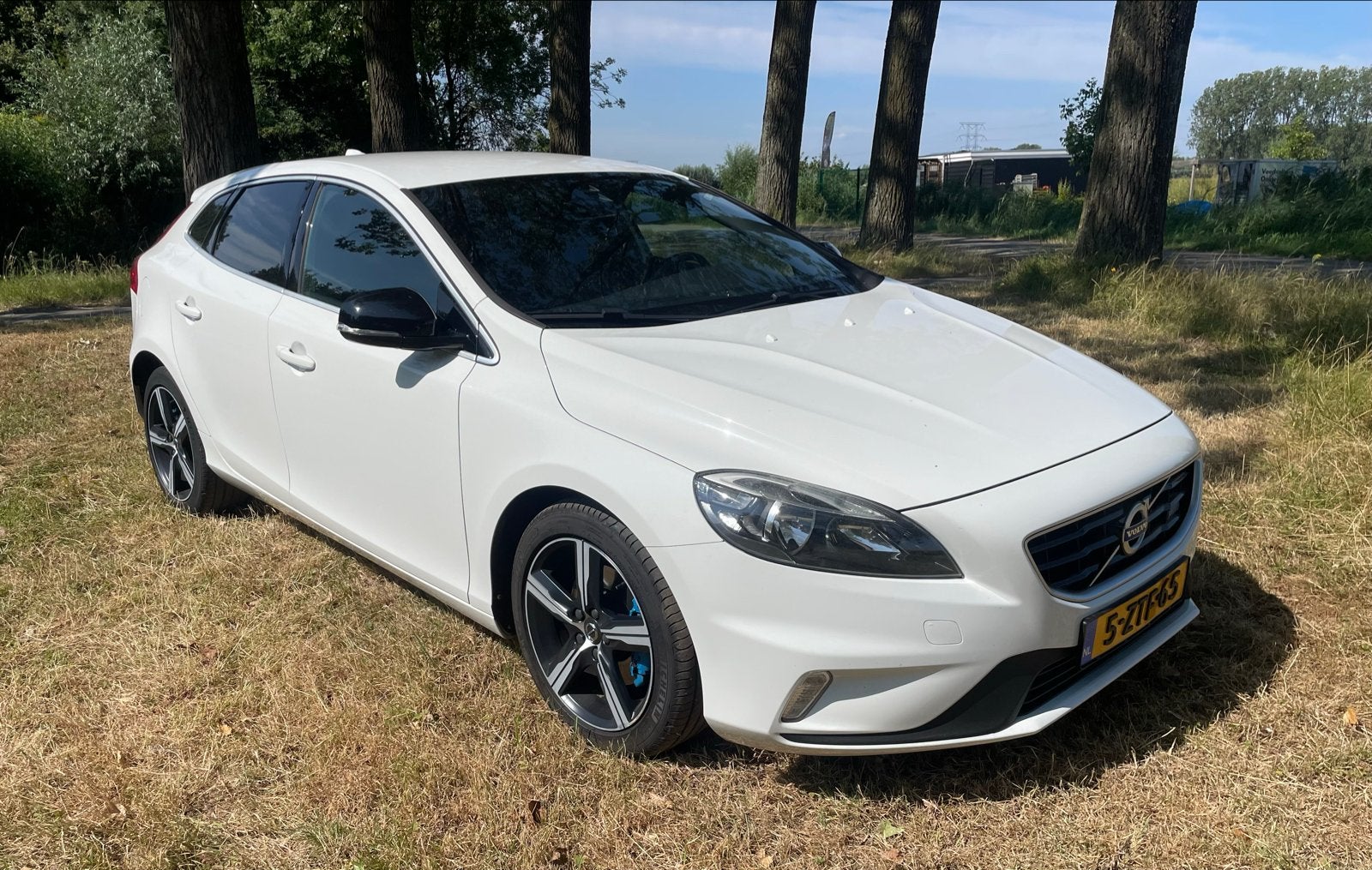 Volvo V40 1.6 T3 150PK 2015 Wit, Auto's, Volvo, Voorwielaandrijving, 1596 cc, Zwart, 4 cilinders