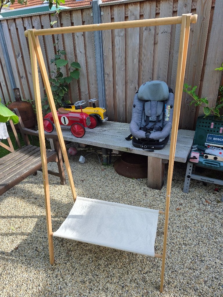 Houten kledingrek met stoffen plank voor kinderkamer, Beige, Ophalen, Zo goed als nieuw, Opbergmeubel