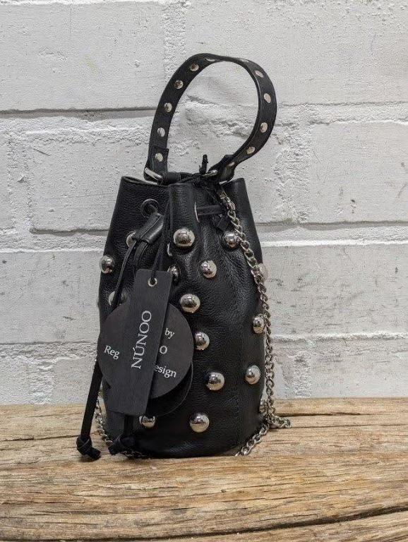 Nunoo Bags - Leren crossbody tas studs - Nieuw, Sieraden, Tassen en Uiterlijk, Tassen | Damestassen, Schoudertasje, Zwart, Nieuw