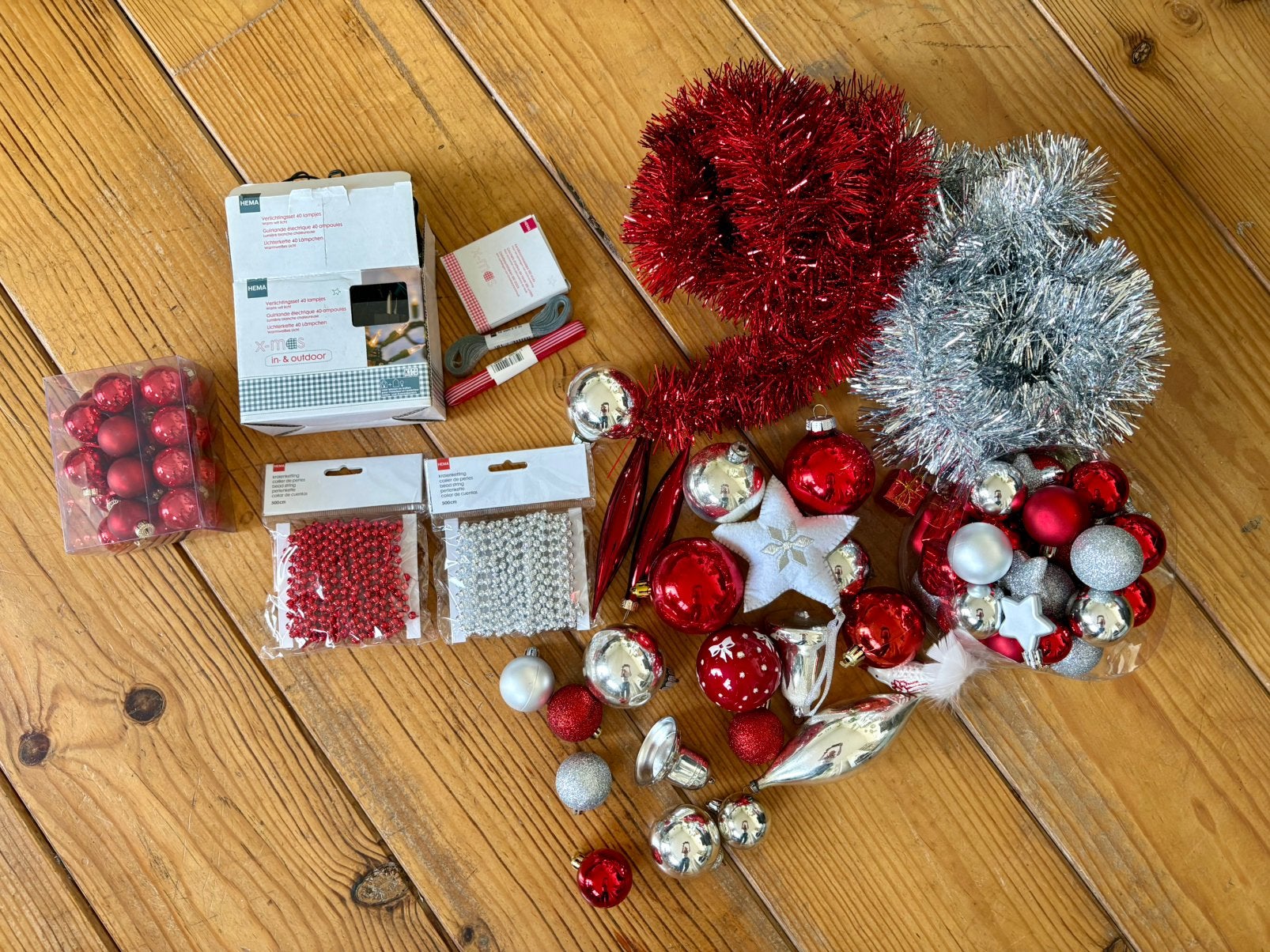 Kerstballen en kerstboomdecoratie rood zilver, Ophalen, Zo goed als nieuw