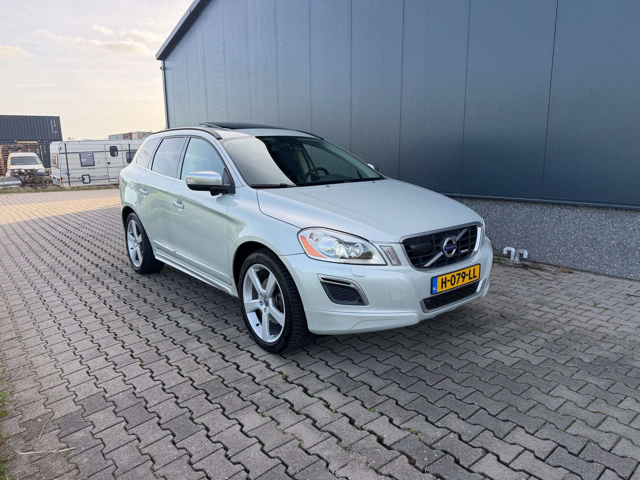 Volvo XC60 3.0 T6 R-Design, BLIS, Camera heel rijk uitgevoer, Auto's, Gebruikt, 2953 cc, 2000 kg, Wit