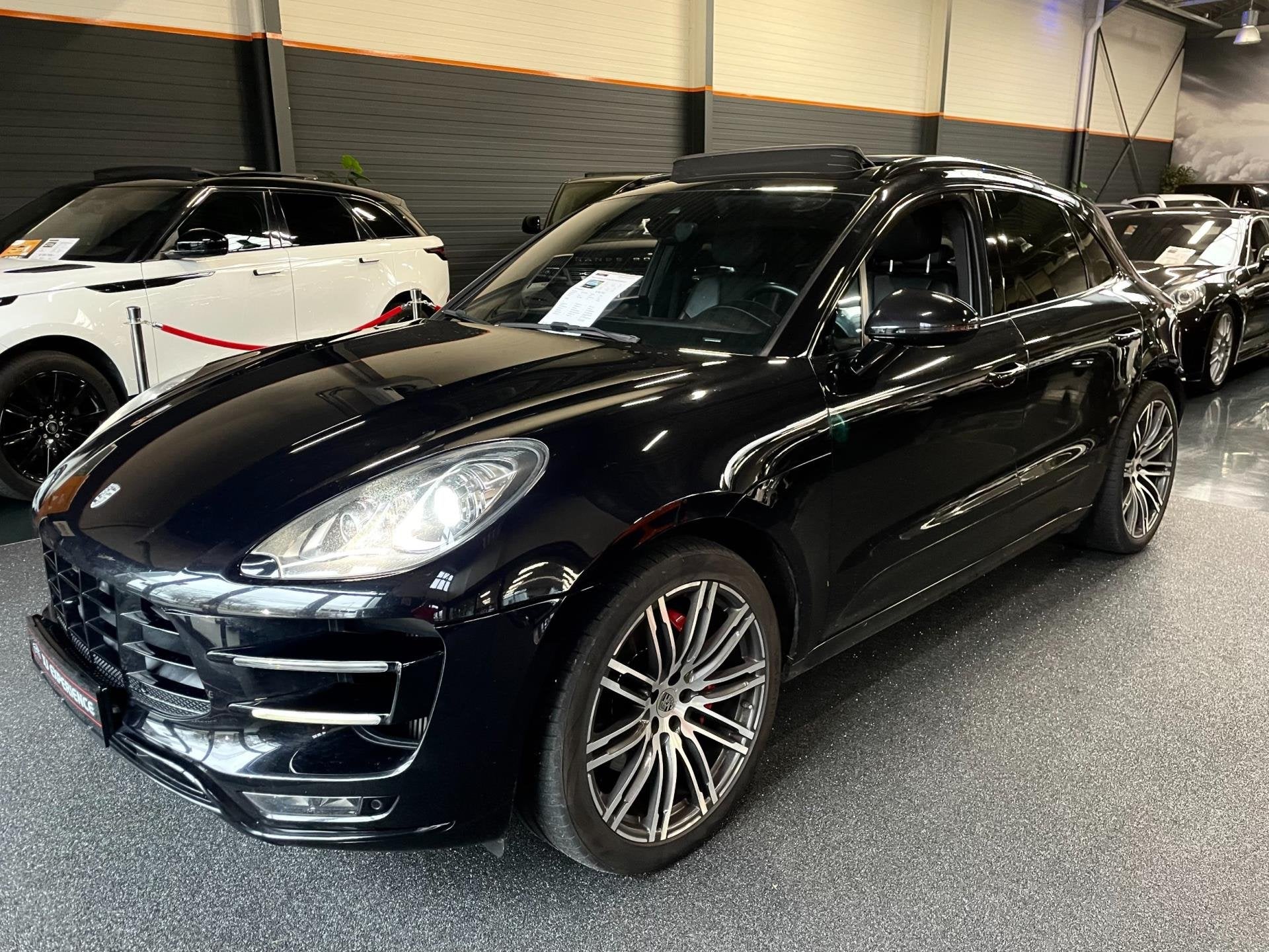 Porsche Macan 3.6 Turbo 400 PK-PANO-21"-AKRAPOVIC-SPORT CHRO, Automaat, Gebruikt, Vierwielaandrijving, SUV of Terreinwagen