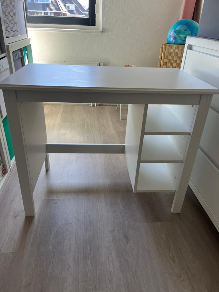 IKEA BRUSALI bureau, Ophalen, Zo goed als nieuw