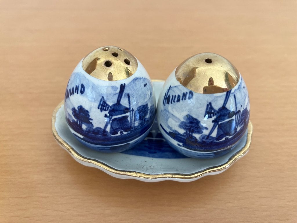 Vintage Delfts Peper en Zout strooier op dienblaadje, Ophalen of Verzenden