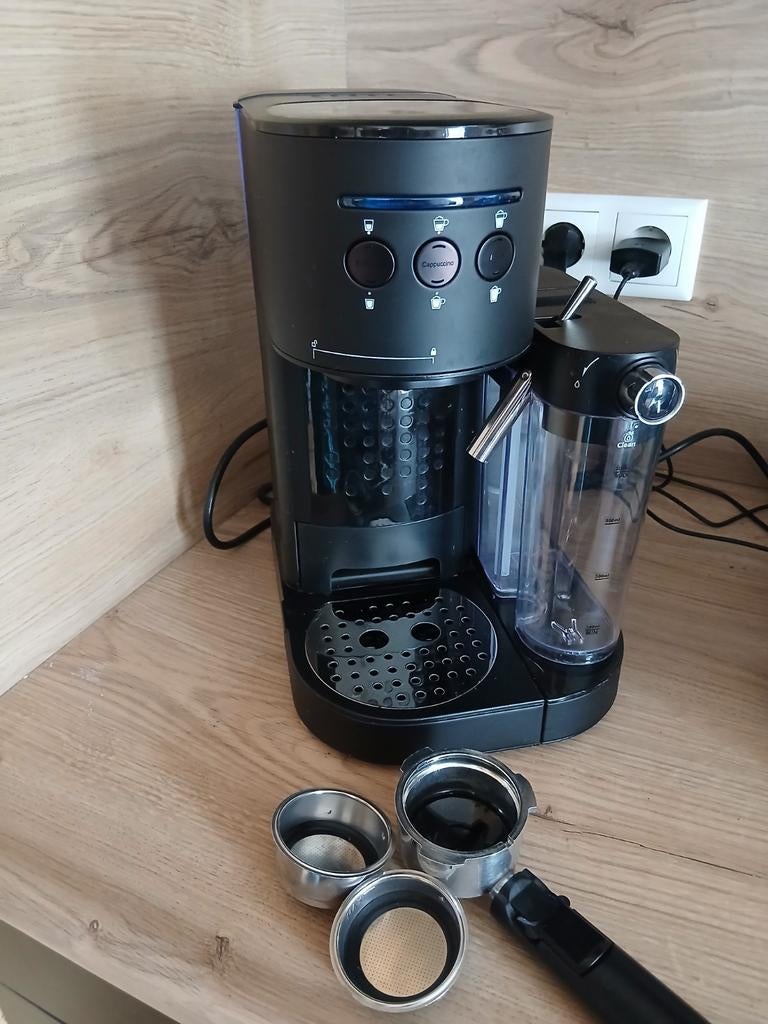 Koffiezetapparaat met melkopschuimer, Koffiemachine, Gemalen koffie, Ophalen of Verzenden, Zo goed als nieuw