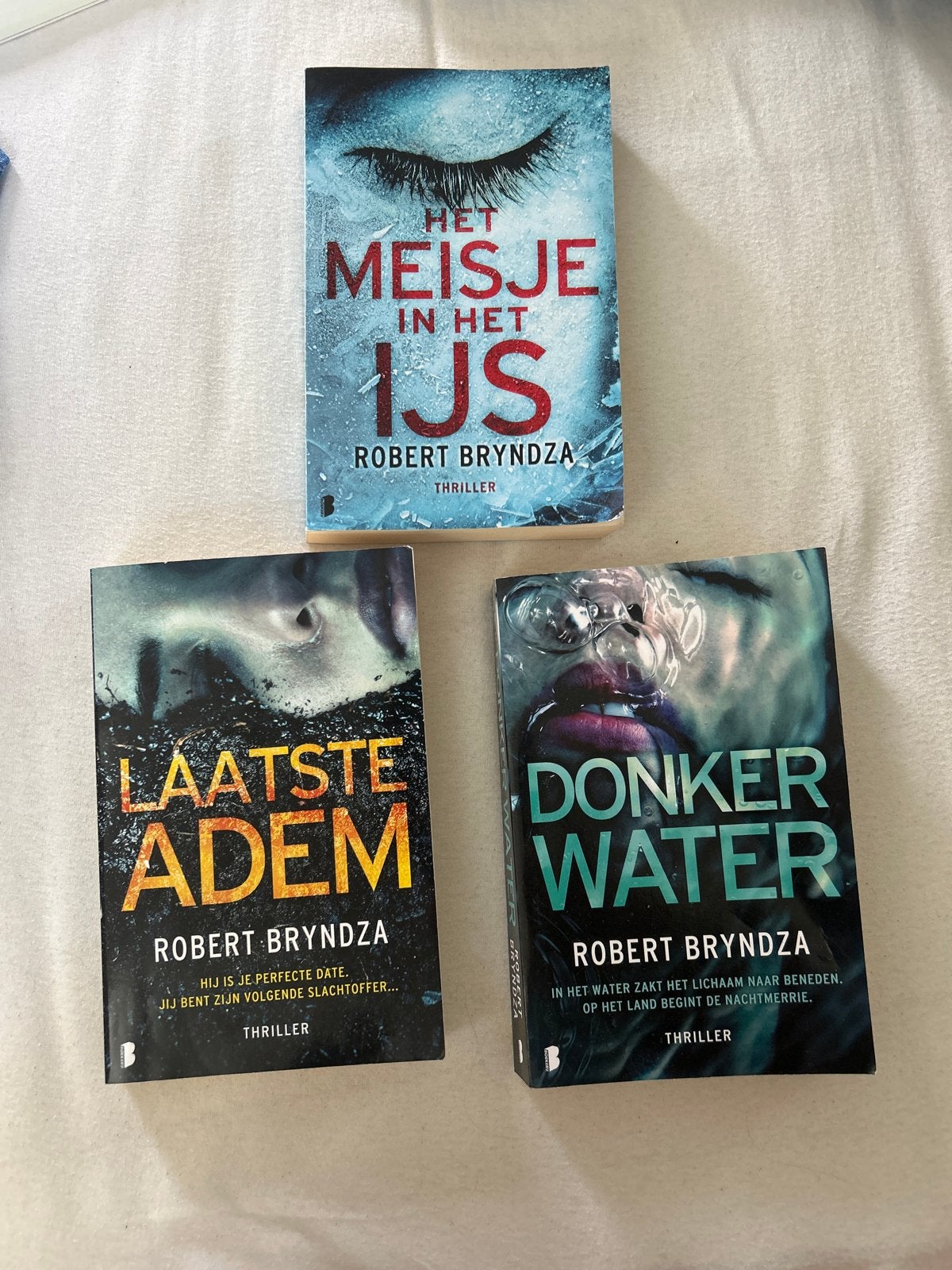 Robert Bryndza Thriller Boeken 3x, Boeken, Thrillers, Ophalen of Verzenden, Gelezen, Europa overig