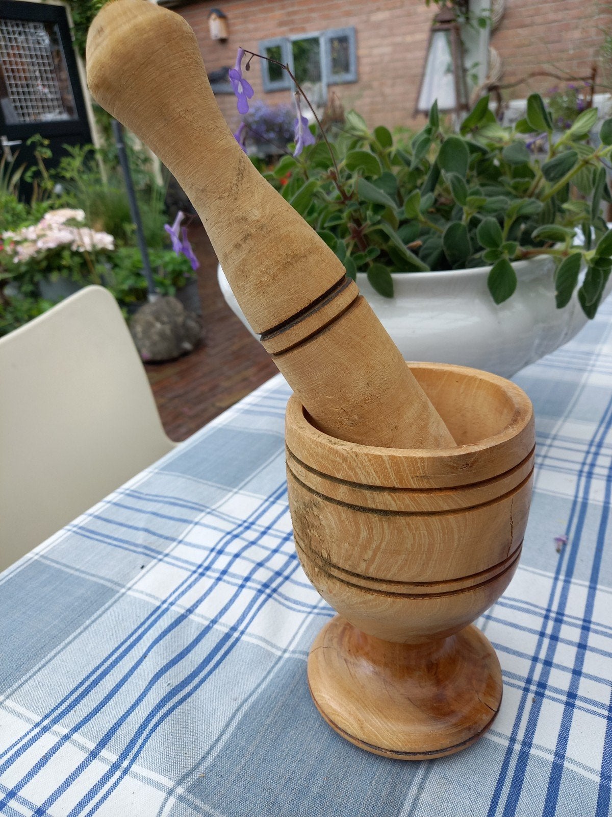 Houten vijzel met stamper, Ophalen