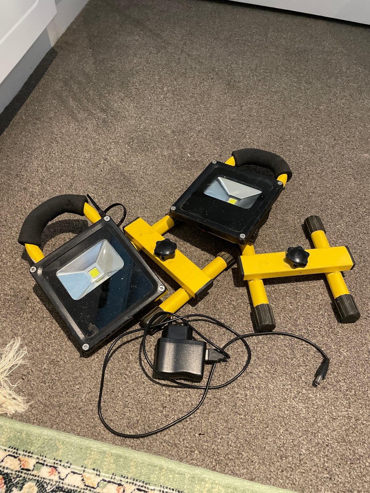 2x LED Bouwlampen / Werkspot met Oplader, Gebruikt, Minder dan 50 watt, Met statief, Ophalen of Verzenden