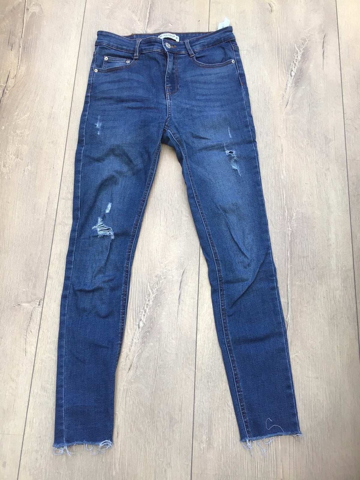 Spijkerbroek 38 Pull&Bear met gaten, Ophalen of Verzenden, Zo goed als nieuw, Blauw, W30 - W32 (confectie 38/40)