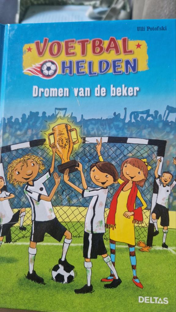 Voetbalhelden: Dromen van de beker - Ulli Potofski, Ophalen of Verzenden, Gelezen, Ulli Potofski, Fictie