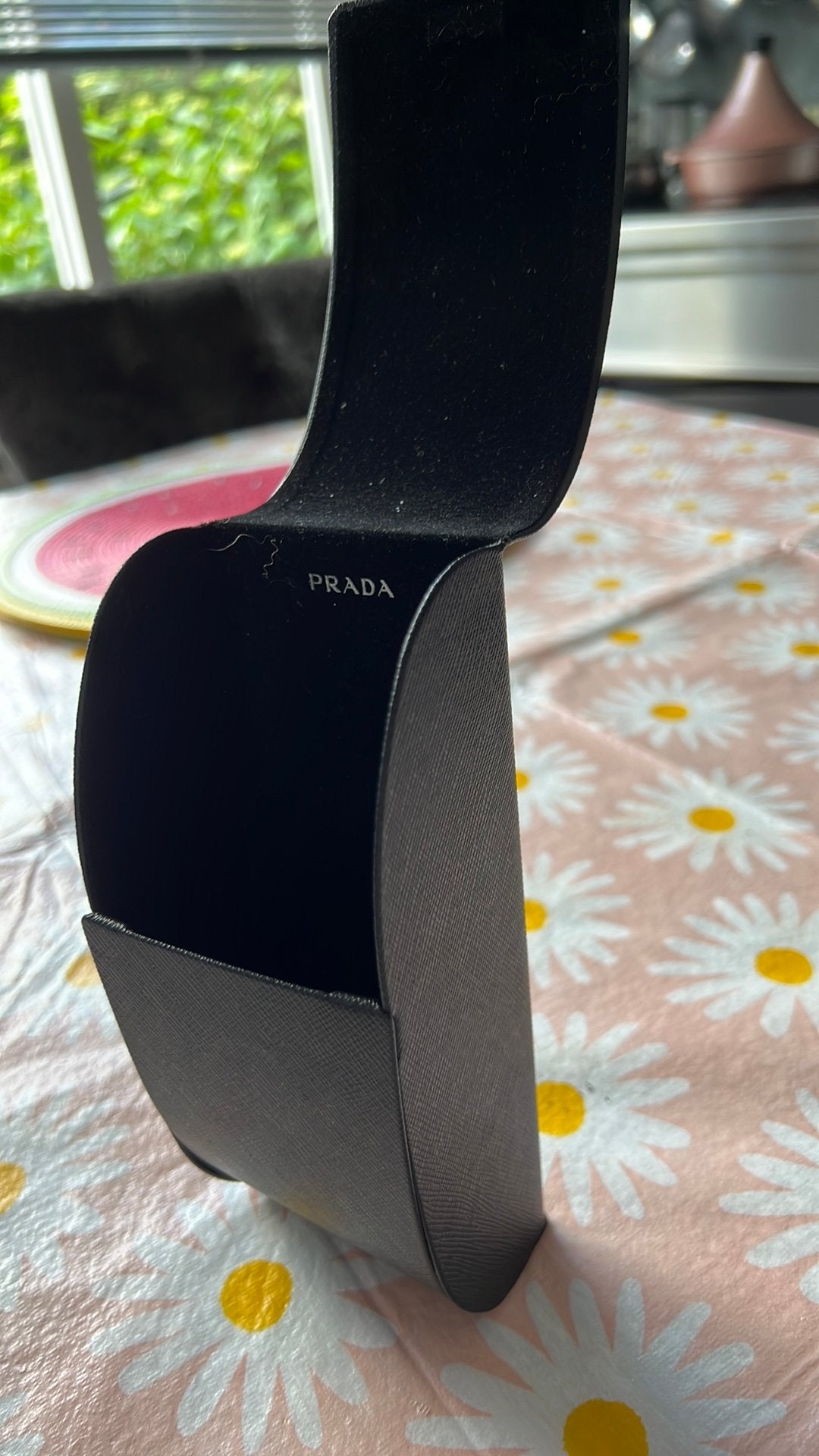 Prada brillenkoker - Hard case, Sieraden, Tassen en Uiterlijk, Zonnebrillen en Brillen | Dames, Ophalen, Gebruikt, Zwart, Prada