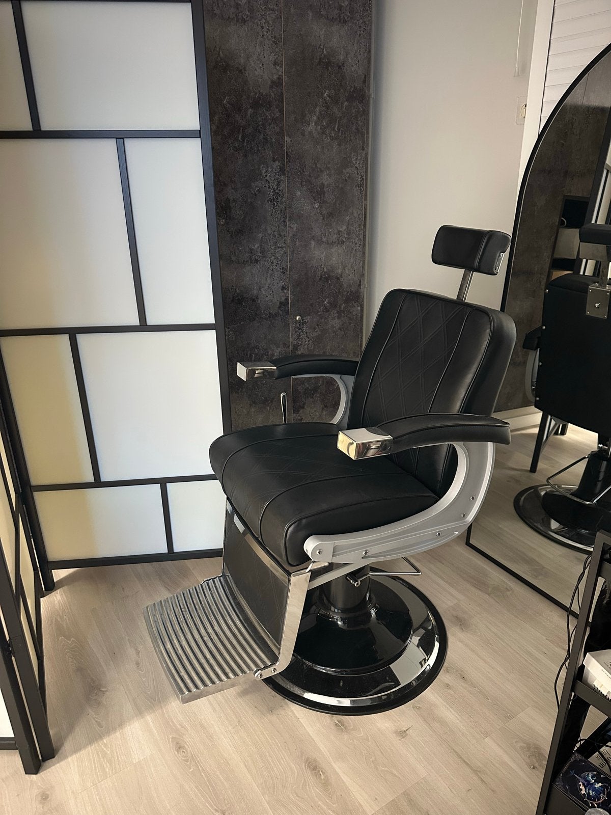 Luxe kappersstoel - Zwart leer en chroom, Huis en Inrichting, Stoelen, Ophalen, Zwart, Leer, Zo goed als nieuw