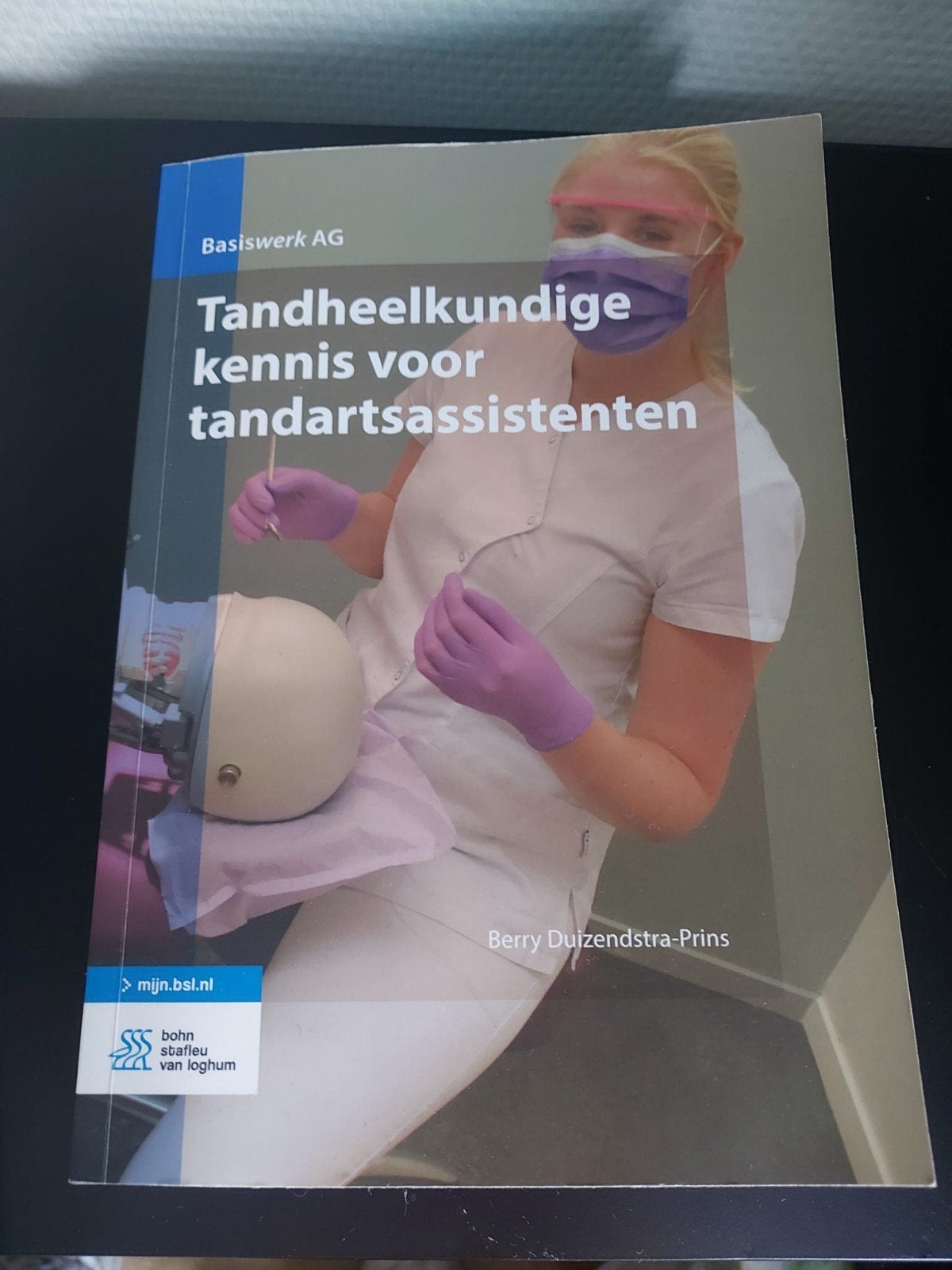 Schoolboek tandartsassistente, Ophalen, Zo goed als nieuw, Overige niveaus