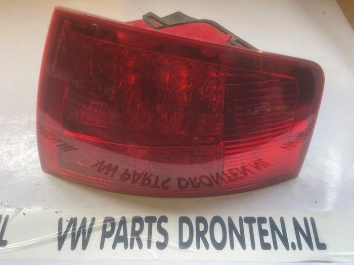 Achterlicht rechts van een Audi A8, Gebruikt, -, Verzenden, -