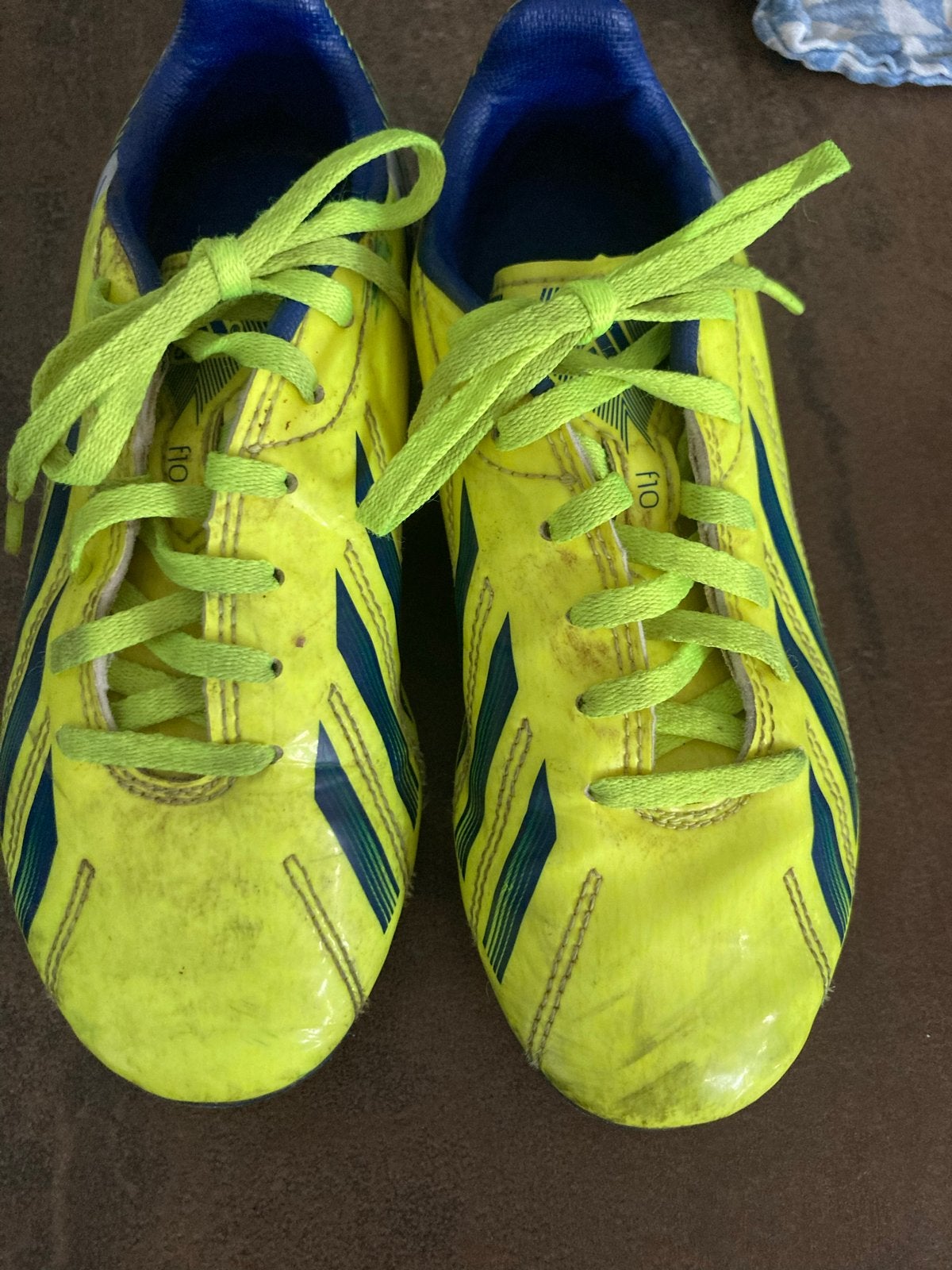 Gebruikte Adidas voetbalschoenen maat 32/33, Ophalen of Verzenden, Gebruikt, Schoenen
