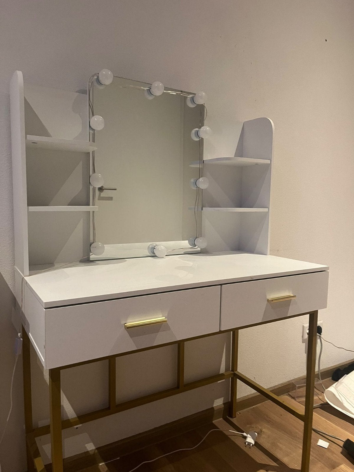 Witte make-up tafel met spiegel en verlichting, Huis en Inrichting, Ophalen, 100 tot 150 cm, Modern, elegant, 100 tot 150 cm