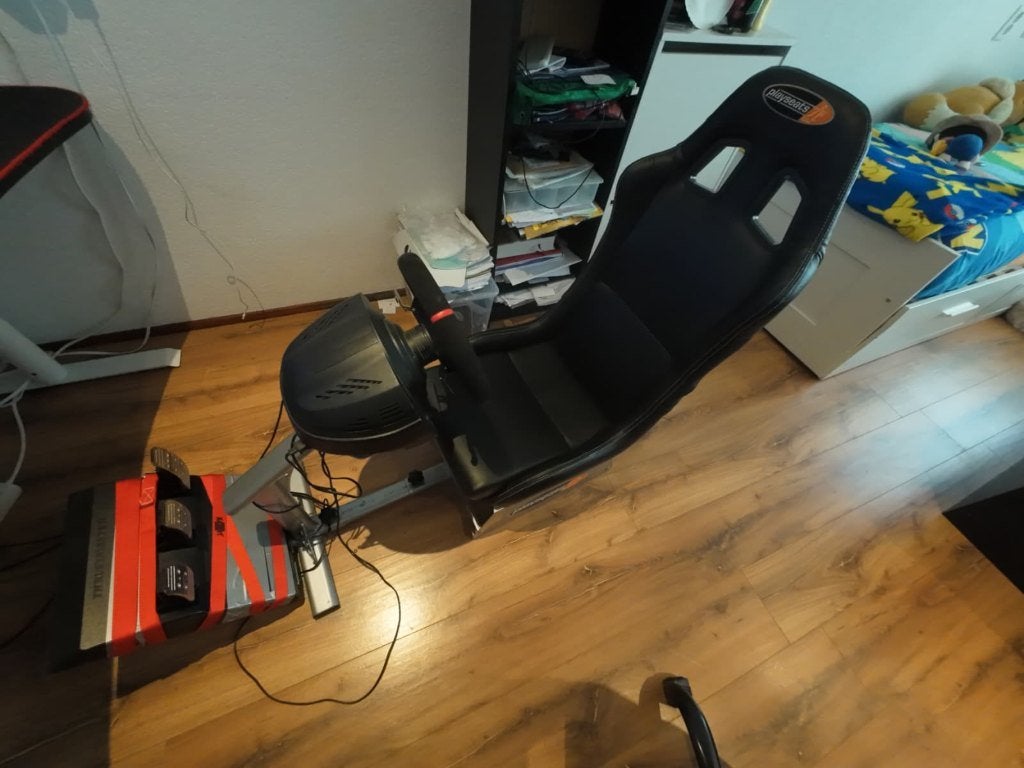 Thrustmaster T300 + T3PA Pedals + Playseat Evolution Setup, Ophalen of Verzenden, Zo goed als nieuw, Thustmaster