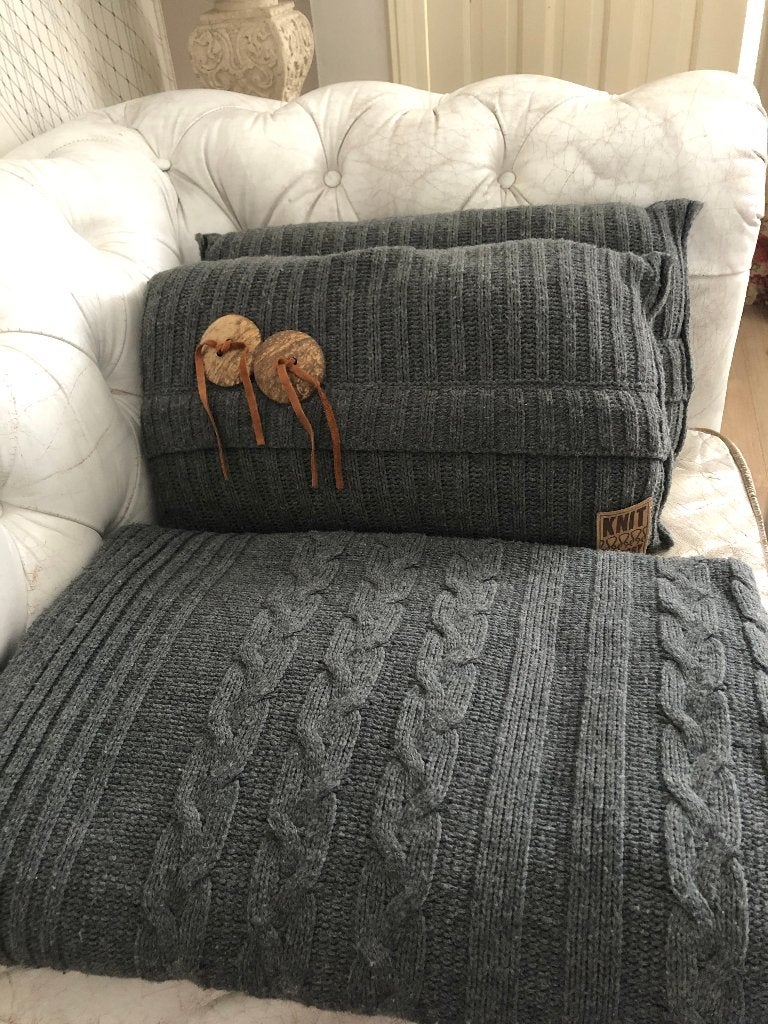 Grijze plaid met 2 bijpassende kussens van Knit Factory, 120 cm, Gebreid, 260 cm, Ophalen of Verzenden