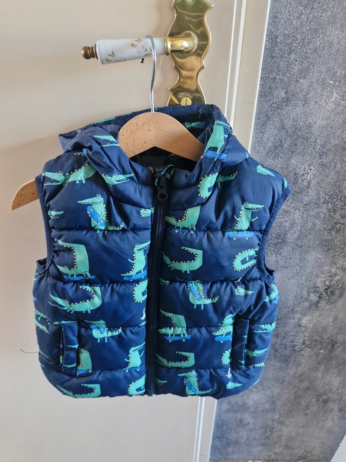 Winter Donkerblauwe bodywarmer met krokodillen maat 92, Onbekend, Ophalen of Verzenden, Zo goed als nieuw, Onbekend