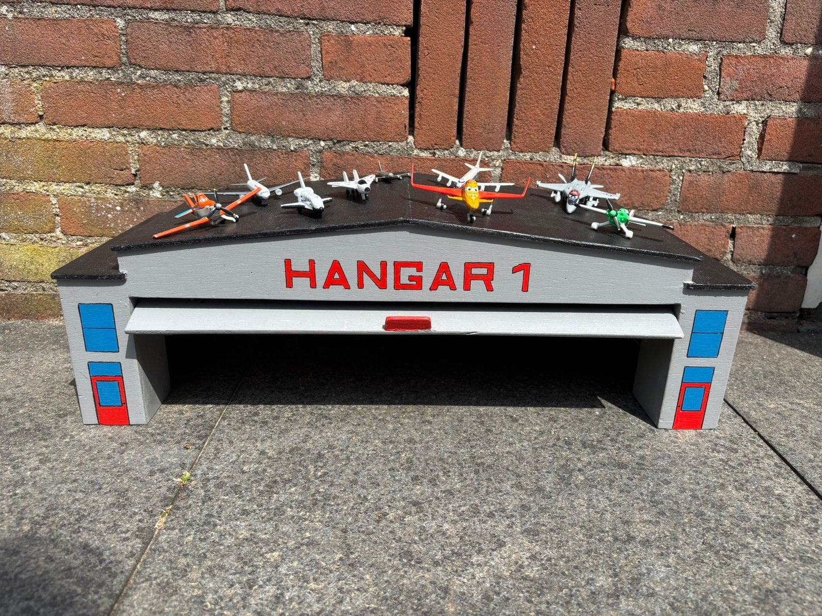 HOUTEN VLIEGTUIGHANGAR MET VLIEGTUIGJES, Ophalen of Verzenden, Gebruikt
