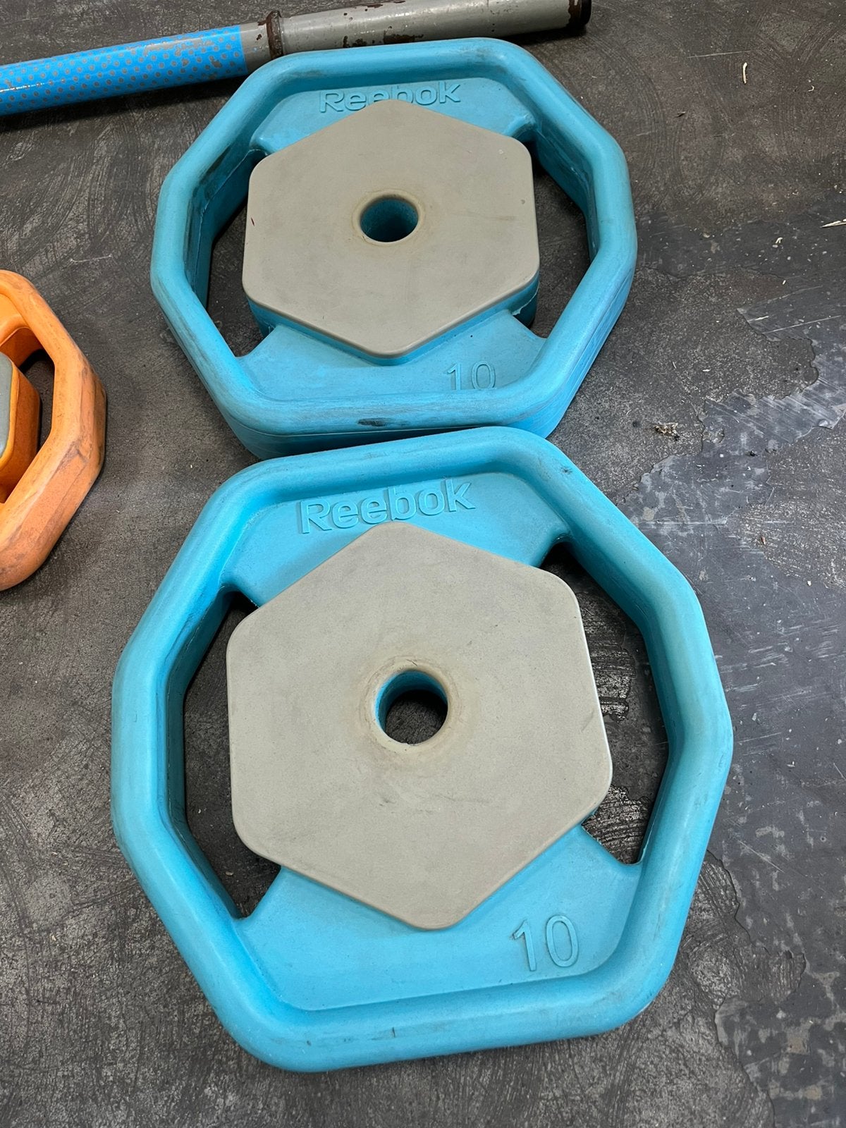 Reebok rep 2 x 10 kg halter schijven 30 mm gewichten, Sport en Fitness, Halterschijven, Gebruikt, 30 mm, Halter schijven