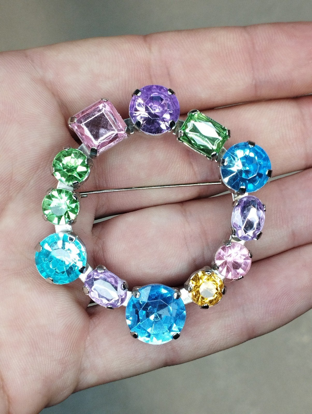 Prachtige vintage broche in groot formaat, Ophalen of Verzenden, Zo goed als nieuw, Zilver, Overige materialen
