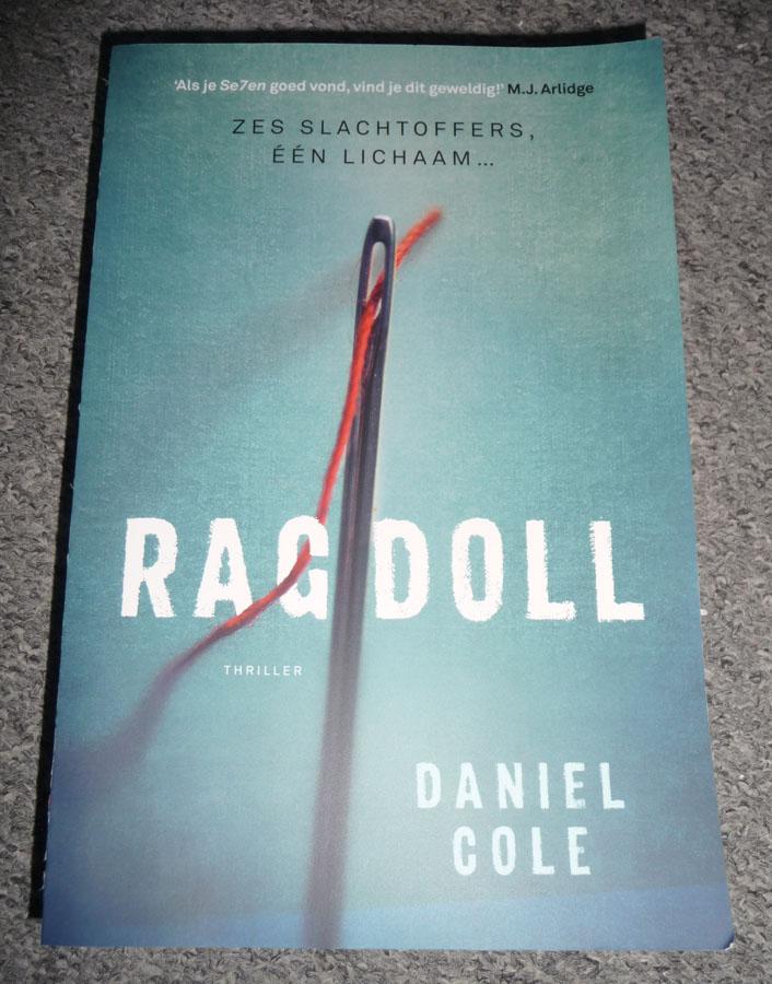 Boek DANIEL COLE - Ragdoll, Ophalen of Verzenden, Zo goed als nieuw