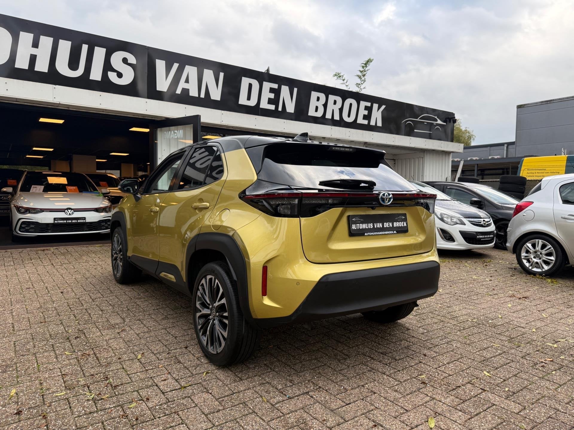 Toyota Yaris Cross 1.5 Hybrid Dynamic|Pano|Jbl|Navi|Carplay|, Dealer onderhouden, 125 pk, Gebruikt, Zwart