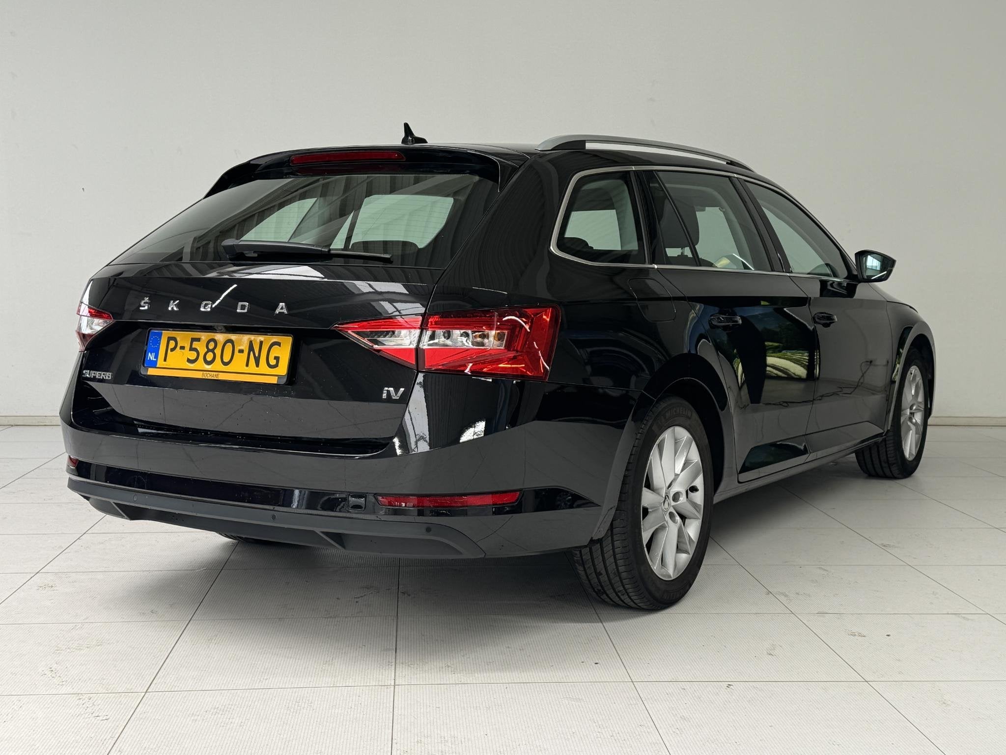 Skoda Superb Combi 1.4 TSI iV Business Edition Plus | Naviga, Auto's, Skoda, Stof, Gebruikt, 4 cilinders, Met garantie (alle)