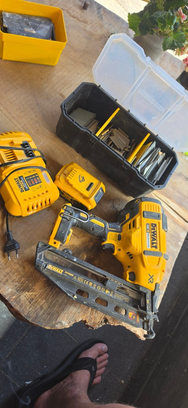 Dewalt Tacker met lader en accu, Ophalen of Verzenden, Gebruikt, Tacker/nietmachine, DeWalt