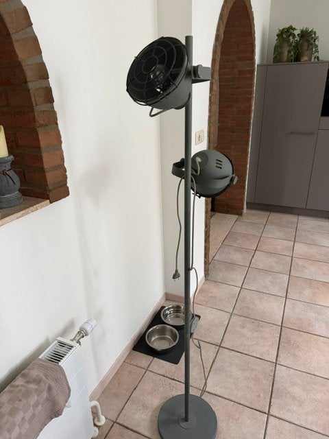 Te koop z.g.a.n. staande Lamp in Hamerlook kleur, Ophalen, Zo goed als nieuw, Metaal, Modern