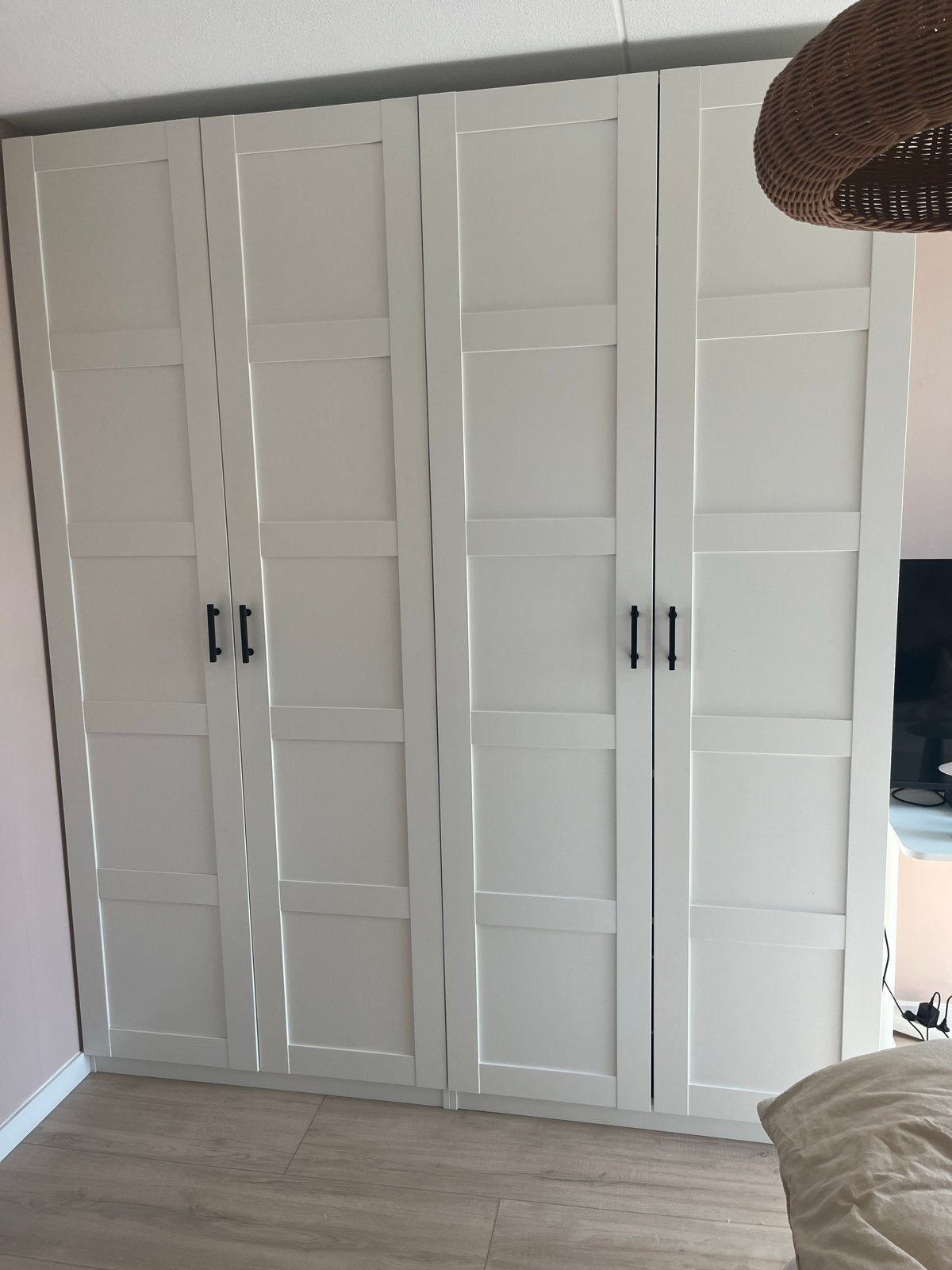 IKEA Bergsbo kastdeuren (4 stuks) met zwarte grepen, Huis en Inrichting, Kasten | Kledingkasten, 100 tot 150 cm, 200 cm of meer