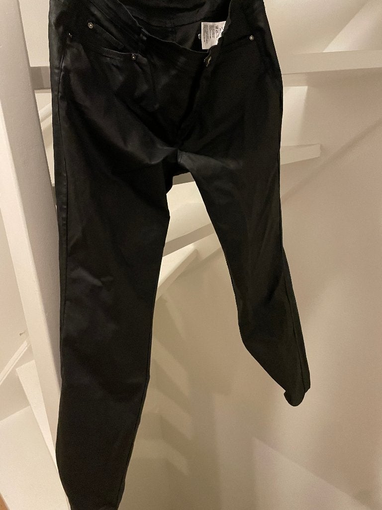 Cro broek zwart leatherlook maat 40, Kleding | Dames, Maat 38/40 (M), Zwart, C.ro, Ophalen of Verzenden