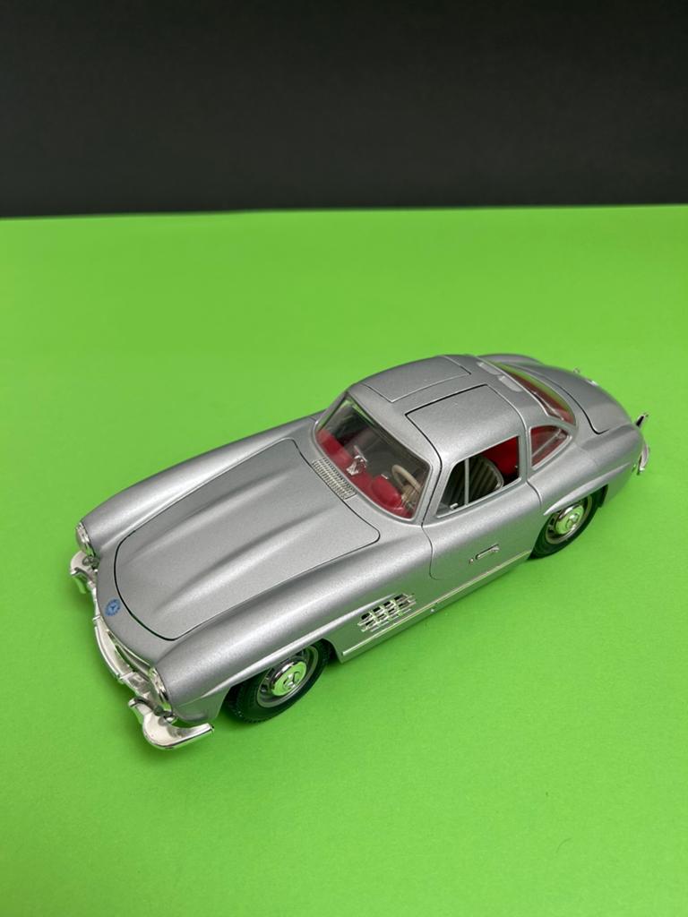 (#6). Modelauto 1:18 Zilver Mercedes Benz 300 SL uit 1954, Ophalen of Verzenden, Gebruikt, Auto, Bburago