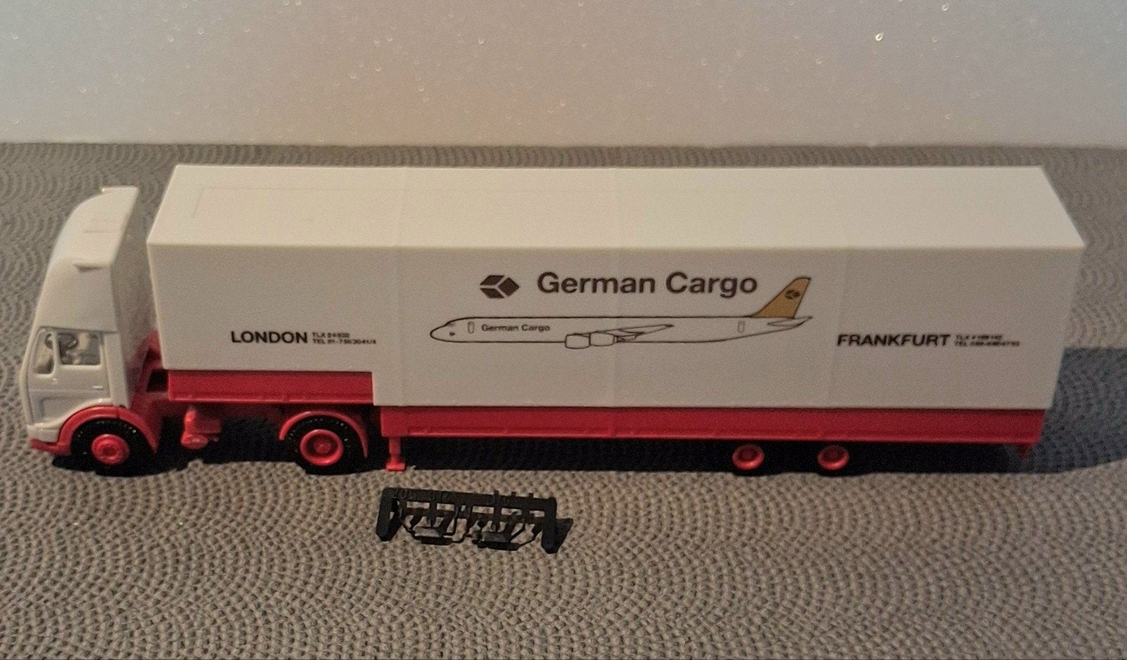 Herpa HO 812000 MB SZ German Cargo Londen Frankfurt, Ophalen of Verzenden, Gebruikt, Bus of Vrachtwagen, Herpa