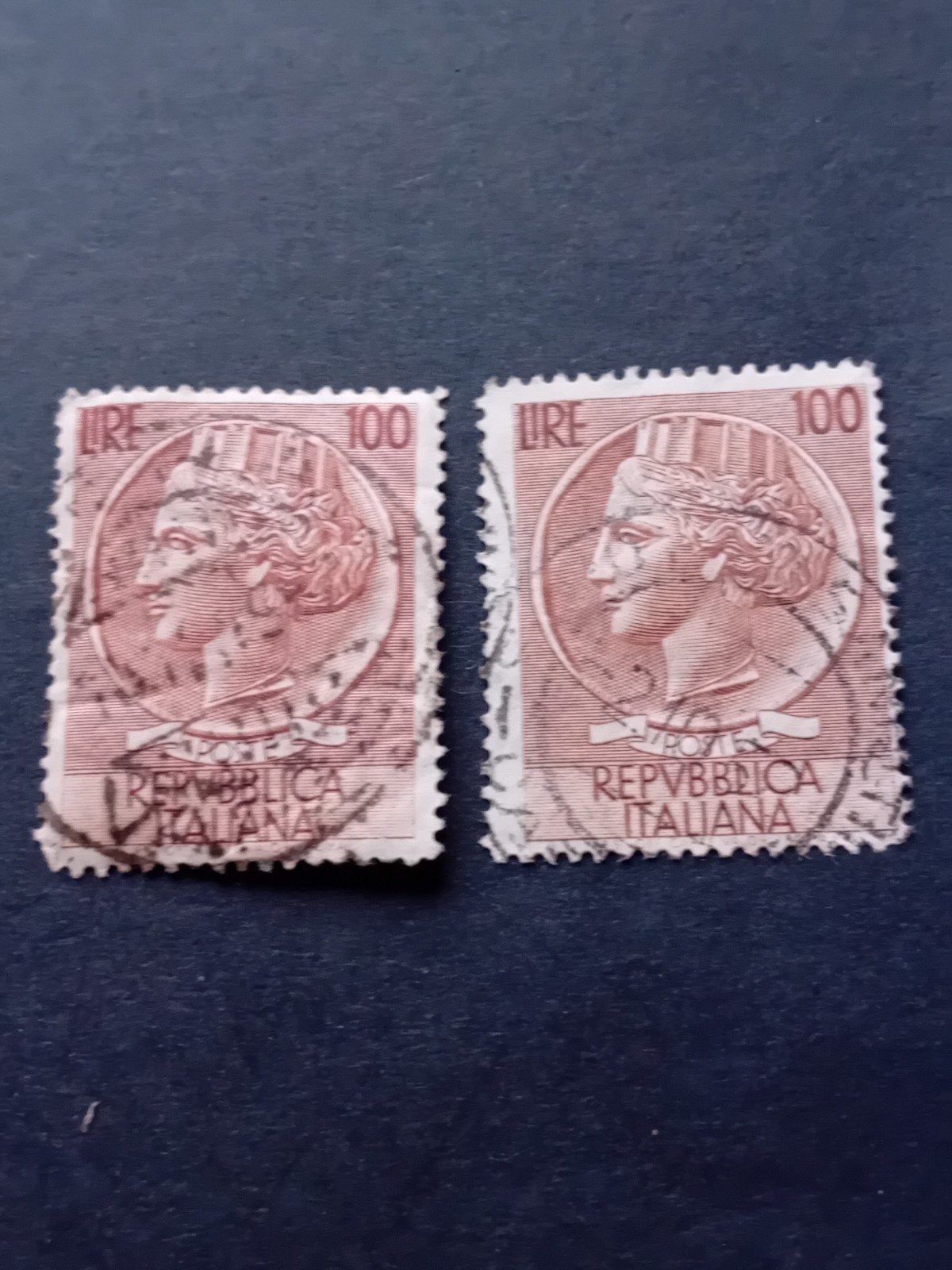 2 Italiaanse postzegels 100 lire - Republiek Italië, Postzegels en Munten, Postzegels | Europa | Italië, Ophalen of Verzenden