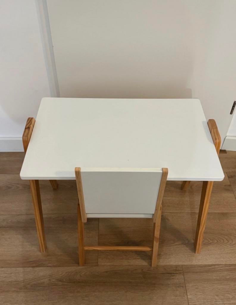 Petit Amelie kindertafel en stoeltje, Kinderen en Baby's, Kinderkamer | Tafels en Stoelen, Ophalen, Gebruikt, Tafel(s) en Stoel(en)
