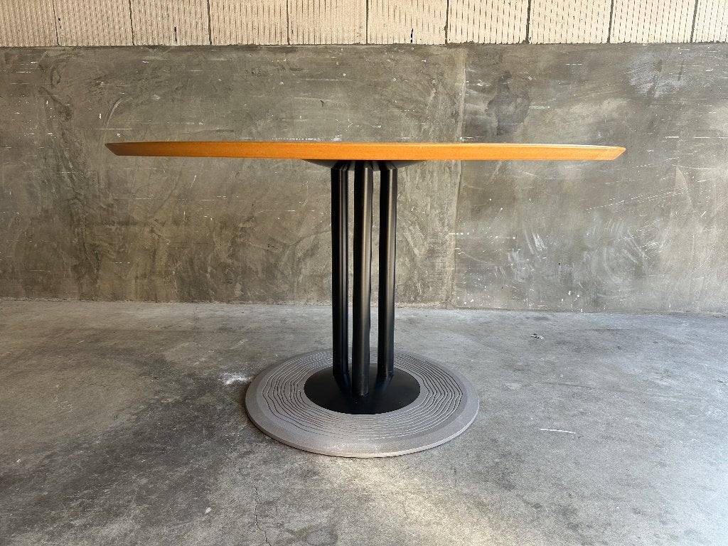 Leolux Trias eettafel Hugo de Ruiter rond 128 cm design, Huis en Inrichting, Tafels | Eettafels, Gebruikt, -, LEOLUX, -