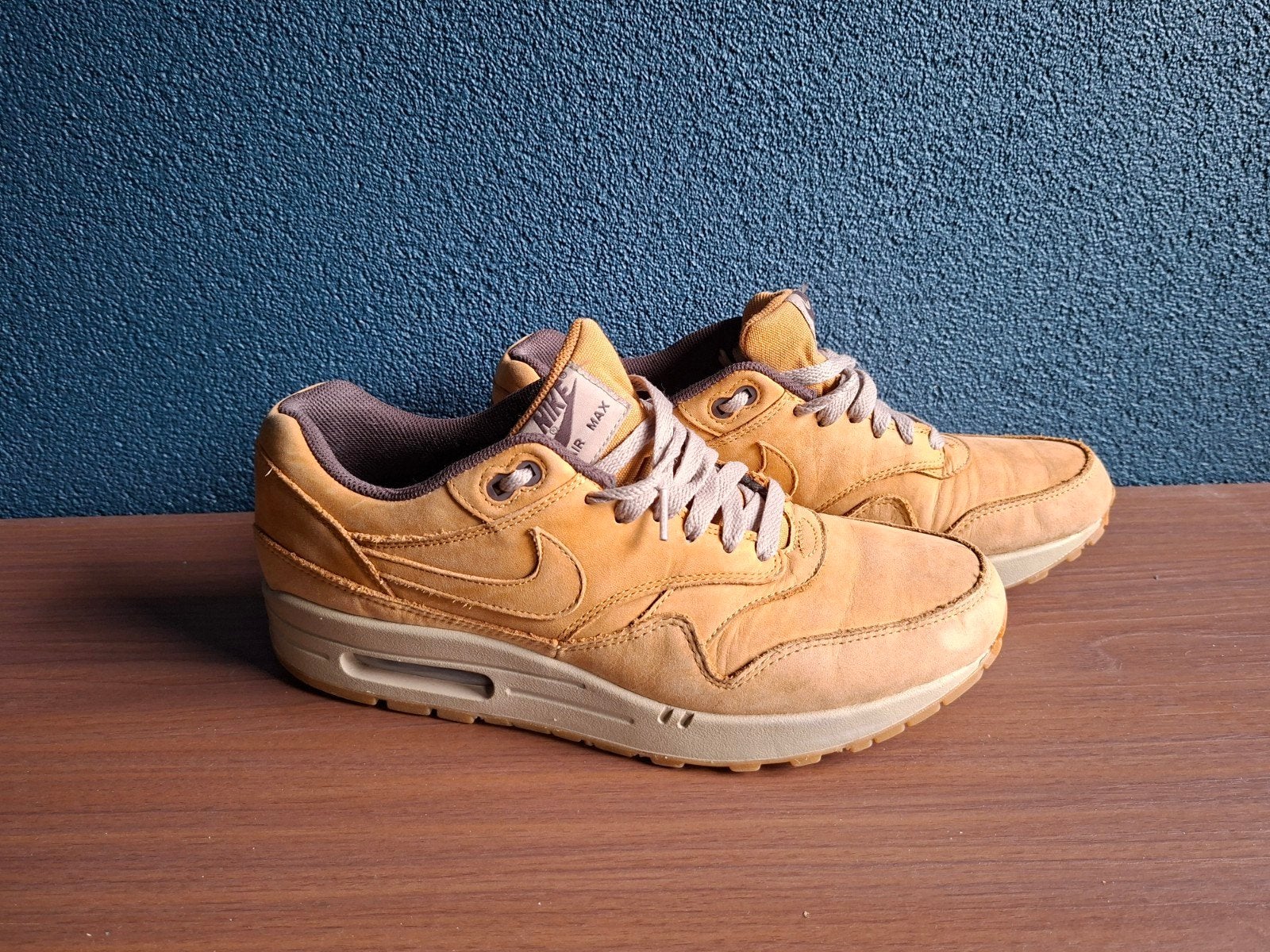 Nike Air Max 1 Premium 'Wheat' - Maat 44, Bruin, Nike, Ophalen of Verzenden, Sneakers of Gympen