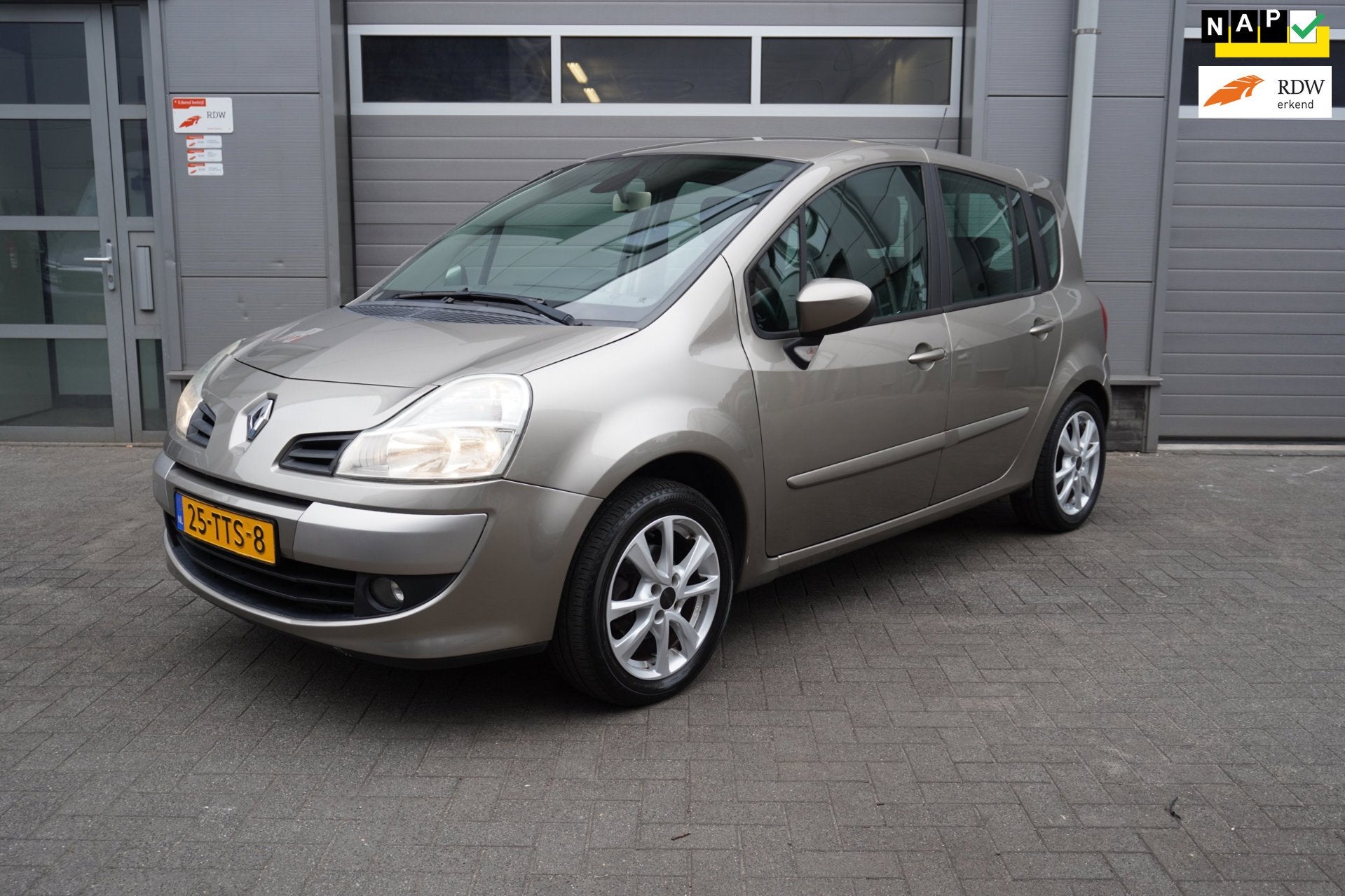 Renault Grand Modus 1.6-16V Night & Day, Auto's, Euro 5, Gebruikt, Zwart, 4 cilinders